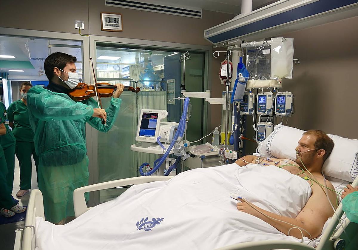 Actuacion de Paco Montalvo ante Adrián