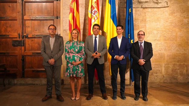 Manuel Espinar, Nuria Montes, Carlos Mazón, Fede Fuster y Miguel Ángel Sotillos, este viernes en el Palau de la Generalitat