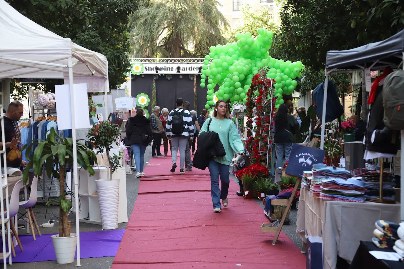 Fotos: La &#039;Shoping Garden&#039; de Ciudad Jardín lleva el comercio a la calle