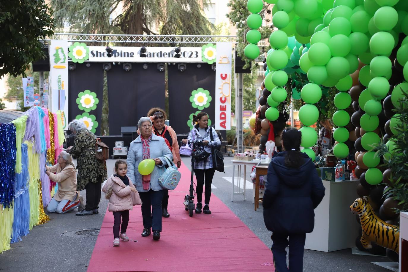 Fotos: La &#039;Shoping Garden&#039; de Ciudad Jardín lleva el comercio a la calle