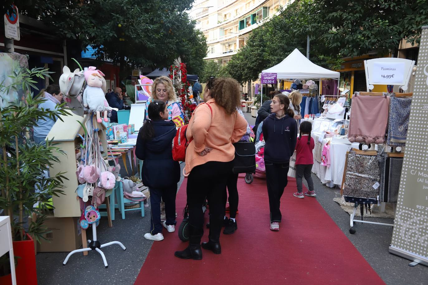 Fotos: La &#039;Shoping Garden&#039; de Ciudad Jardín lleva el comercio a la calle