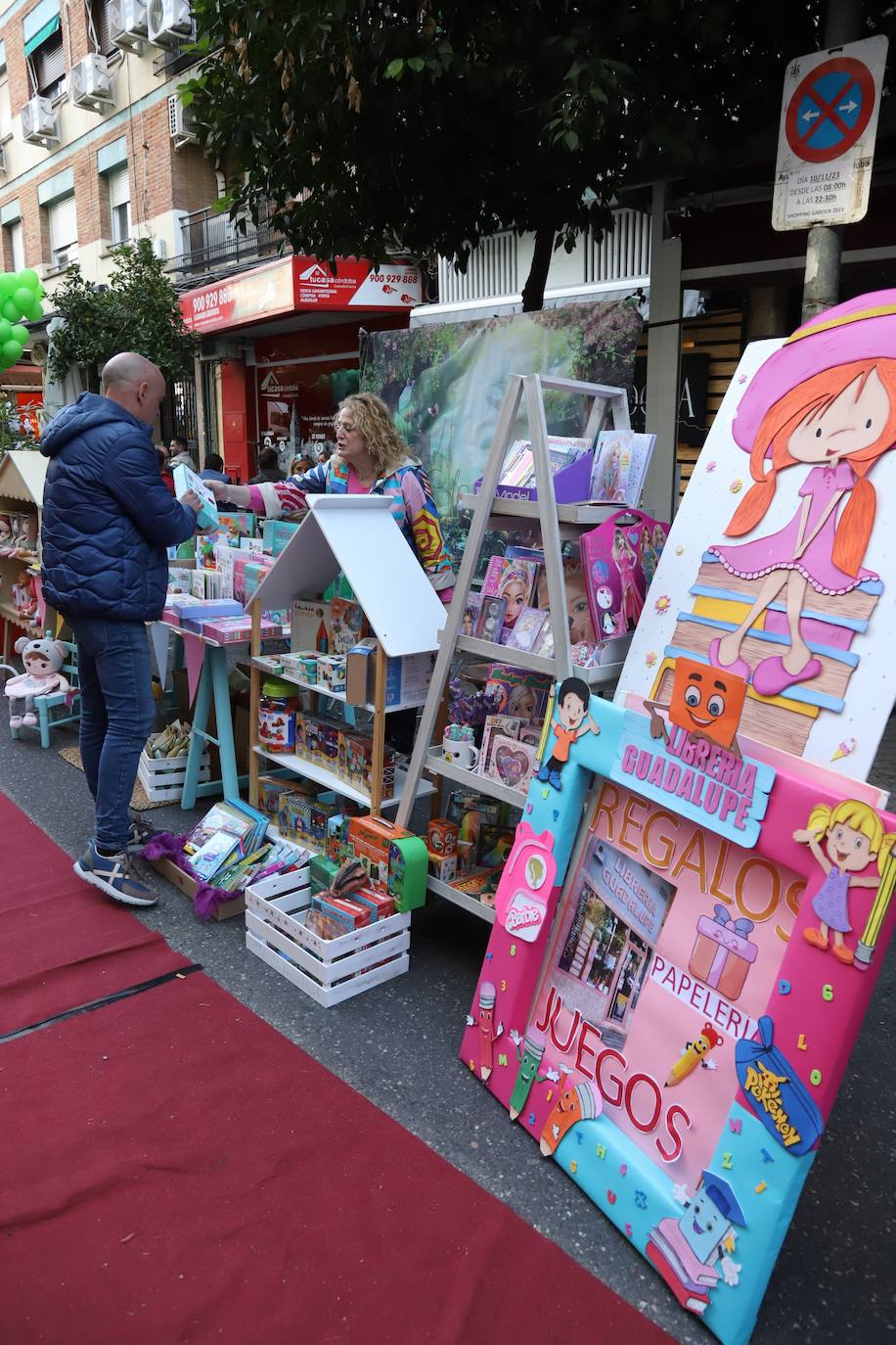 Fotos: La &#039;Shoping Garden&#039; de Ciudad Jardín lleva el comercio a la calle