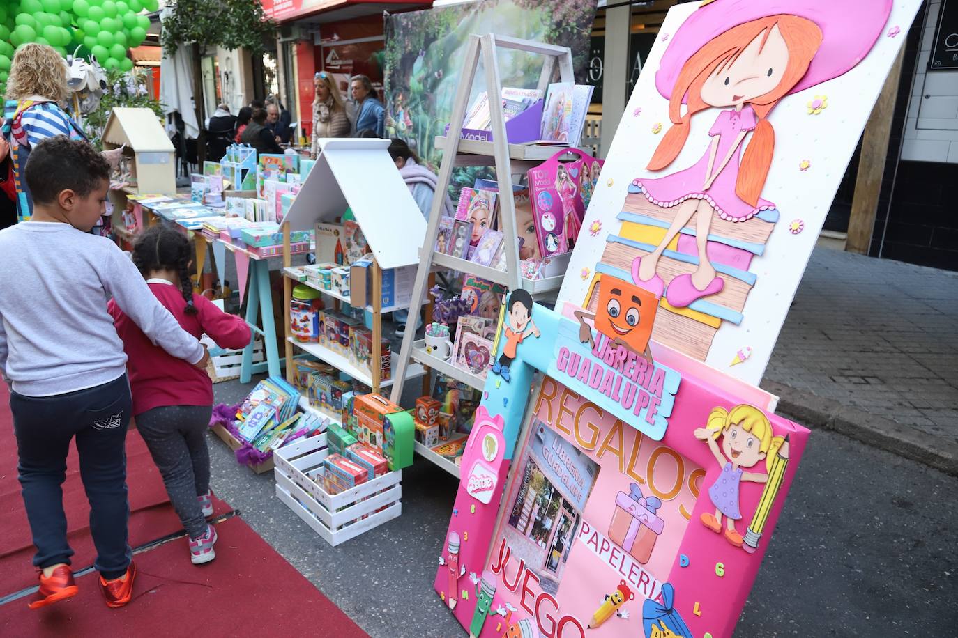 Fotos: La &#039;Shoping Garden&#039; de Ciudad Jardín lleva el comercio a la calle