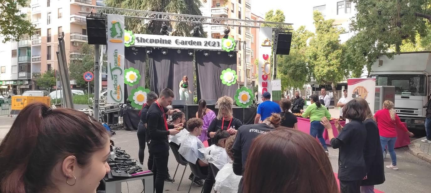 Fotos: La &#039;Shoping Garden&#039; de Ciudad Jardín lleva el comercio a la calle