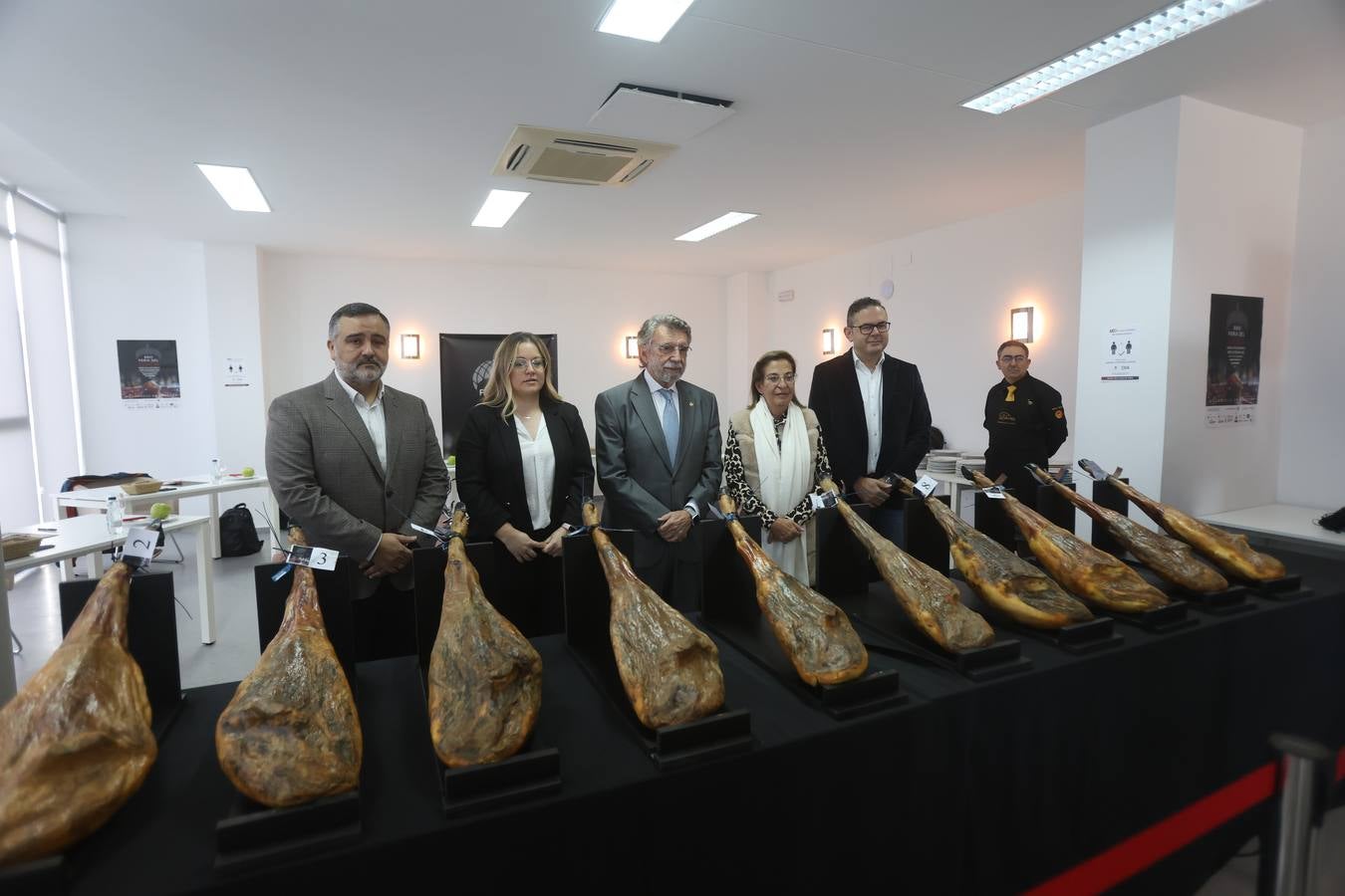 Fotos: cómo se elige al mejor jamón cien por cien ibérico del Valle de Los Pedroches