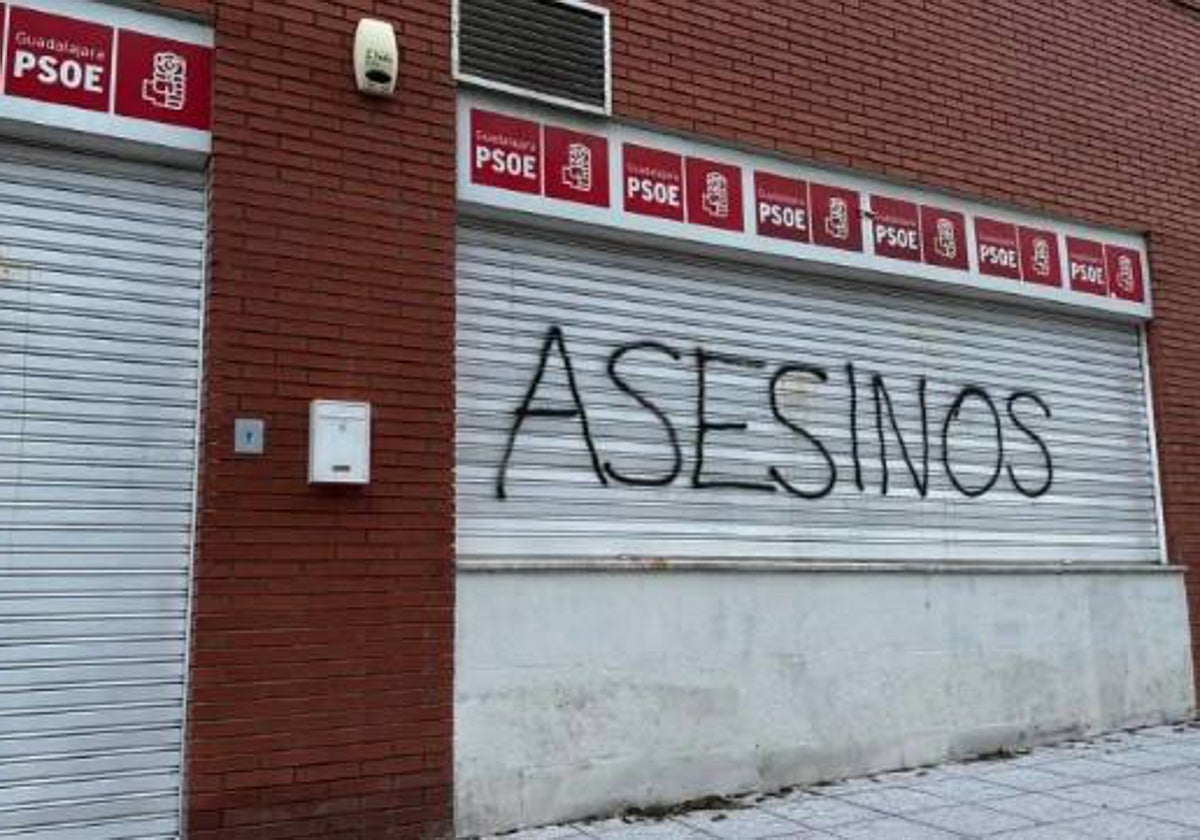 Pintada aparecida en la sede del PSOE de Guadalajara