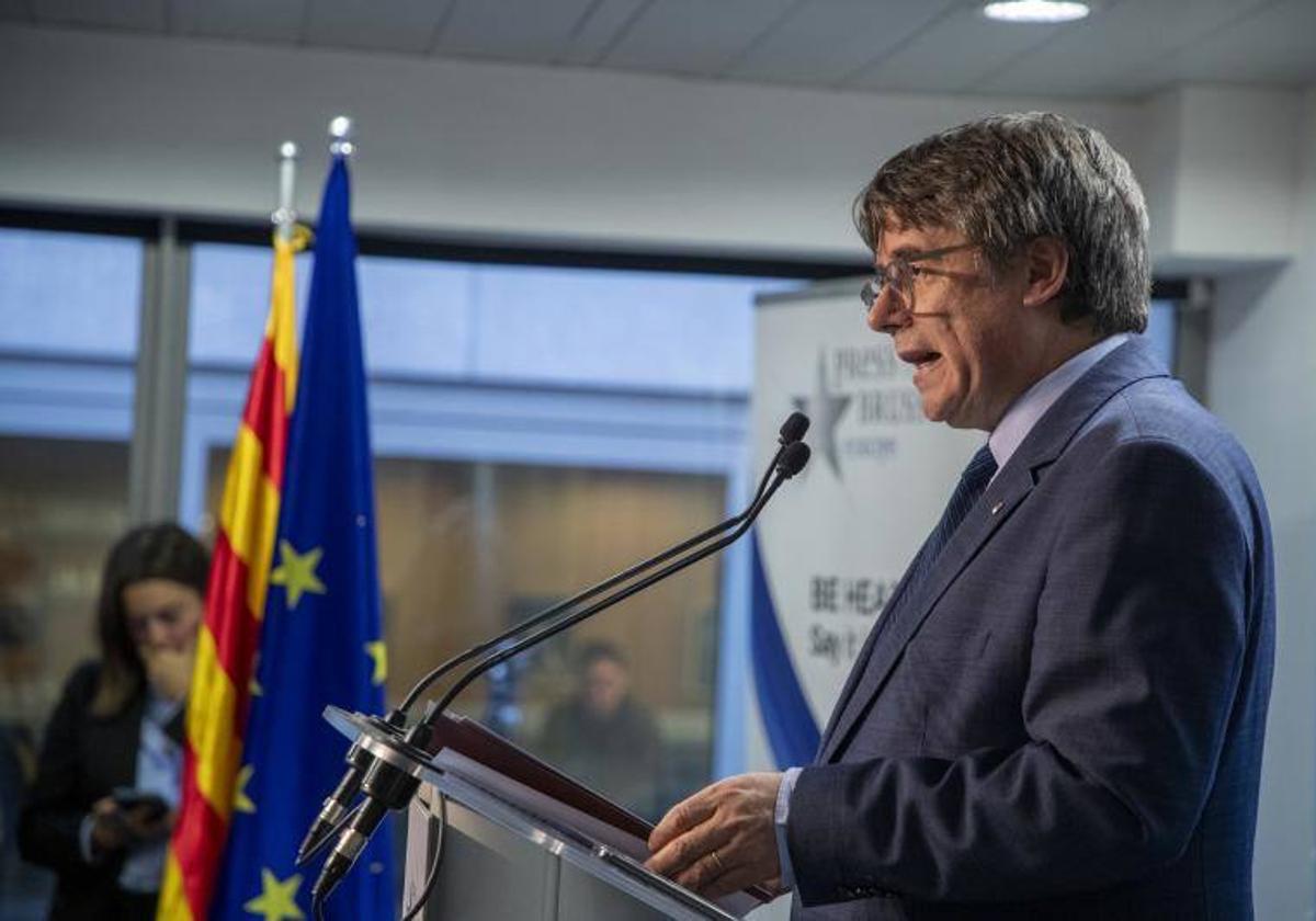 Carles Puigdemont explica el acuerdo alcanzado con el PSOE