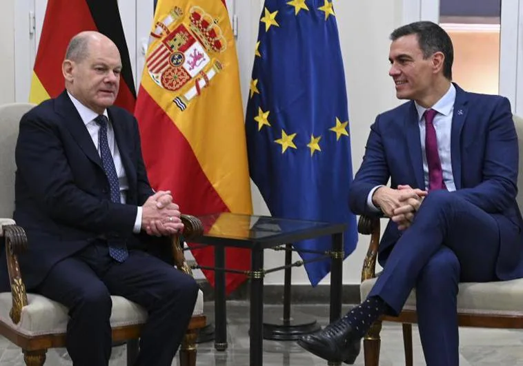 Pedro Sánchez en un encuentro bilateral con el canciller federal de Alemania, Olaf Scholz
