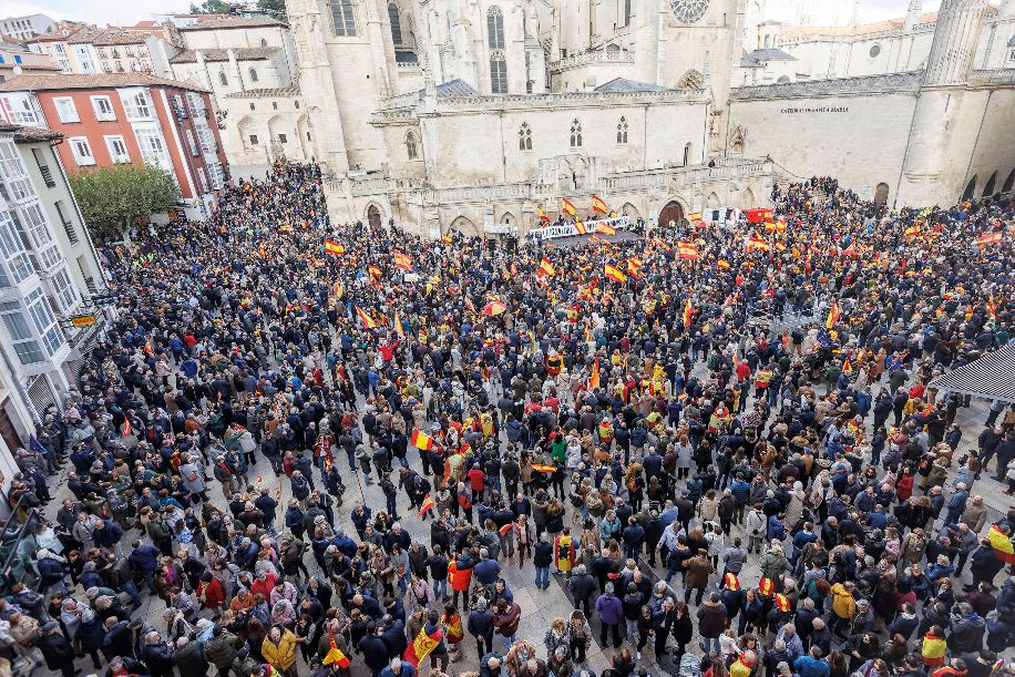 Unas 5.000 personas han respondido a la convocatoria del PP en la capital burgalesa