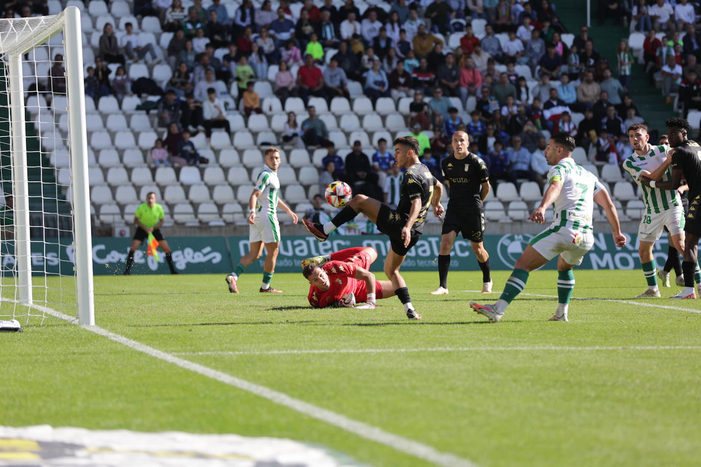 Fotos: el trepidante empate del Córdoba ante el Ceuta