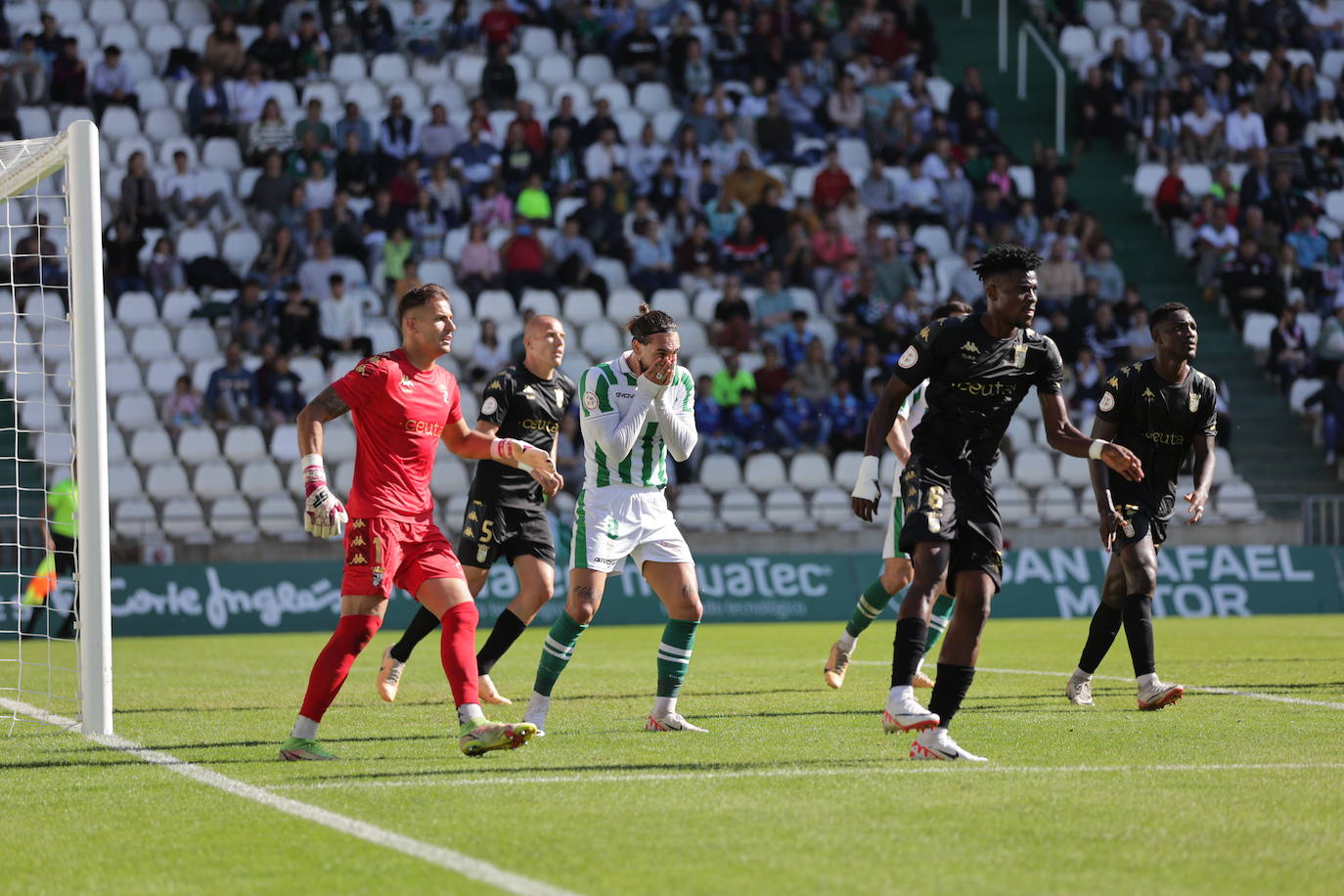 Fotos: el trepidante empate del Córdoba ante el Ceuta