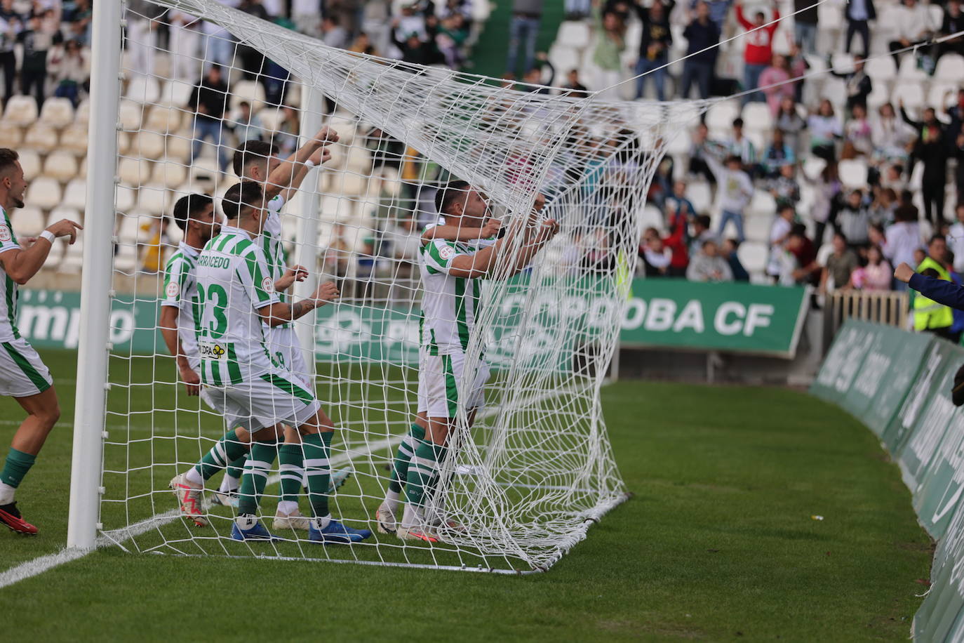 Fotos: el trepidante empate del Córdoba ante el Ceuta