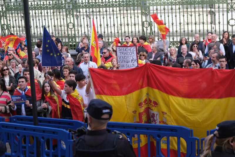 Manifestación alrededor de Presidencia del Gobierno en Oviedo. Asistentes a las protestas en Oviedo: 35.000