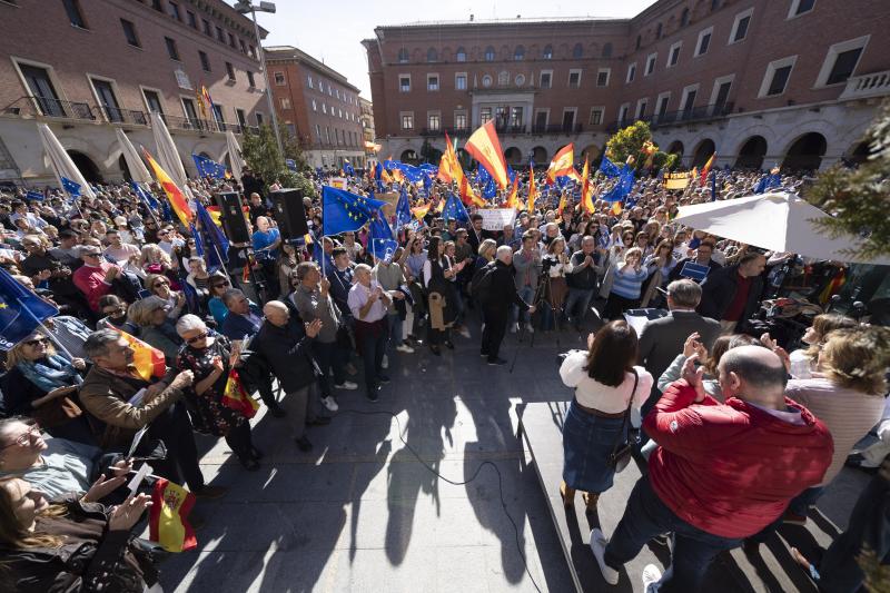 Manifestación este domingo en la plaza San Juan de Teruel. Asistentes a las protestas de Teruel: más de 2.000