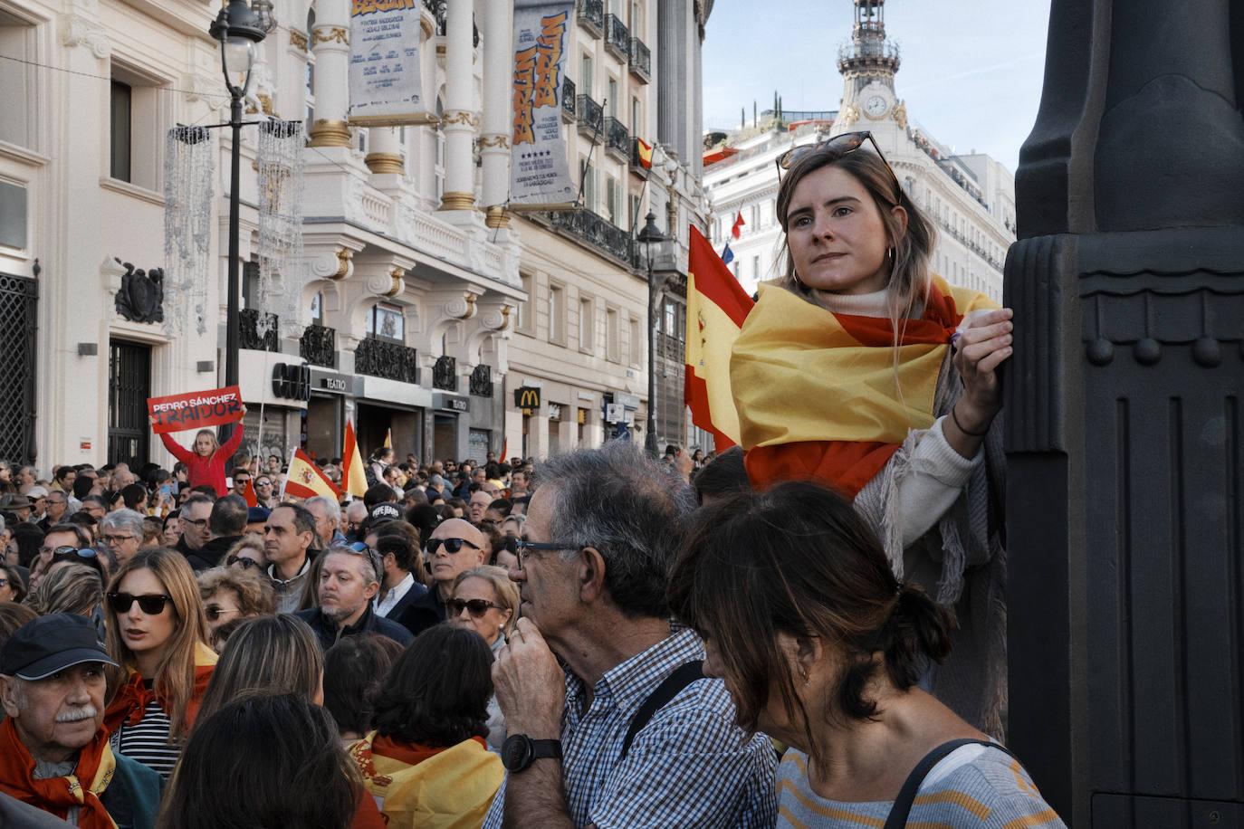 Manifestantes abarrotan la Puerta del Sol contra la ley de amnistía de PSOE y Junts