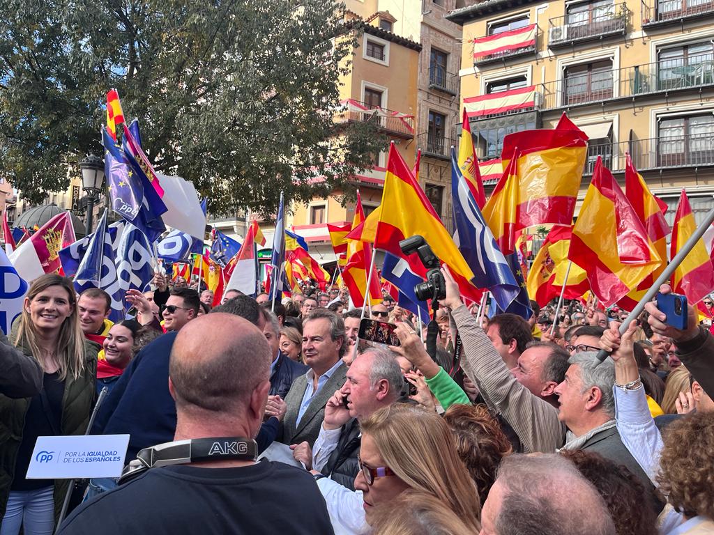 Más de 10.000 personas en la concentración de Zocodover, Toledo, según el PP