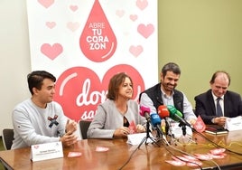 La Junta de Andalucía presenta una campaña para que los jóvenes donen sangre