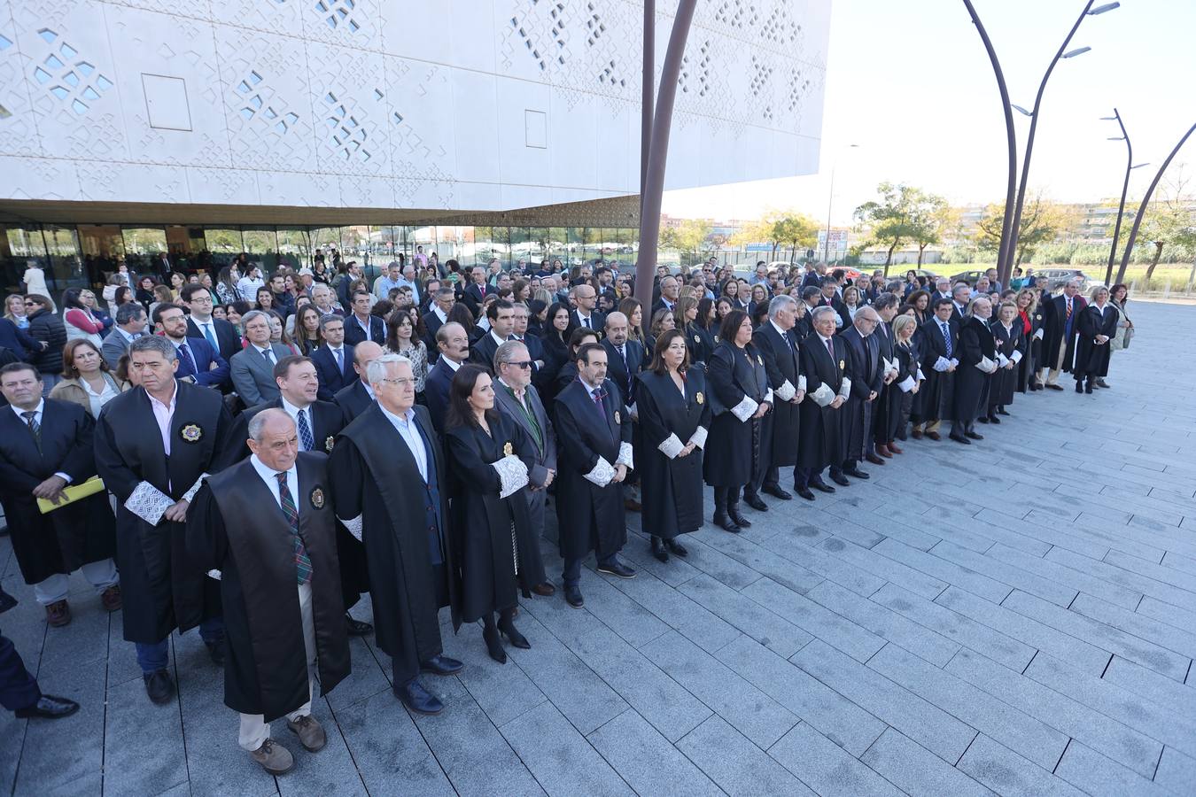Fotos: jueces,fiscales, abogados....de Córdoba se concentran contra la amnistía pactada por Sánchez y Puigdemont
