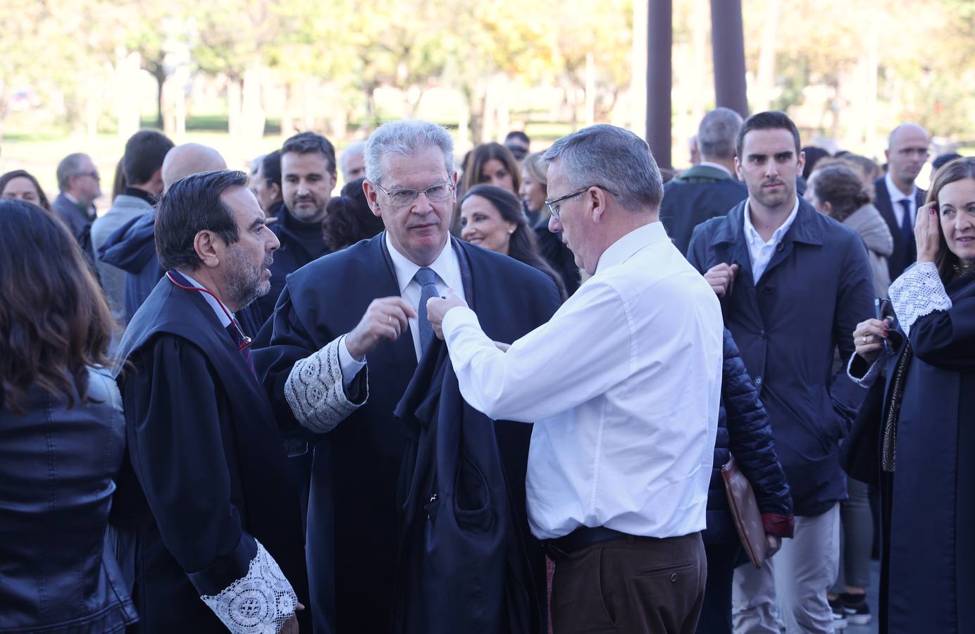 Fotos: jueces,fiscales, abogados....de Córdoba se concentran contra la amnistía pactada por Sánchez y Puigdemont