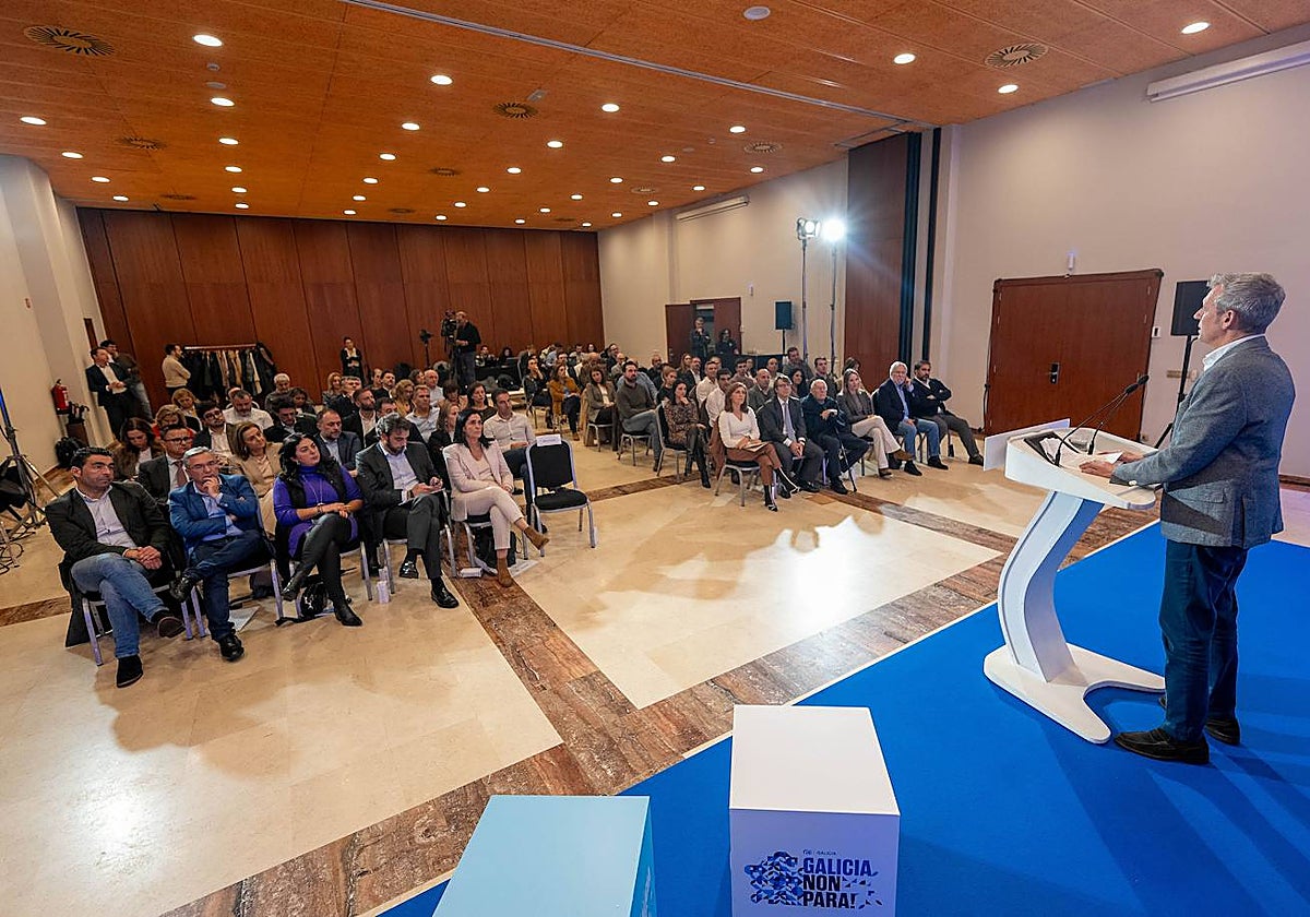 Rueda, este lunes ante el comité ejecutivo del PP gallego, en Santiago