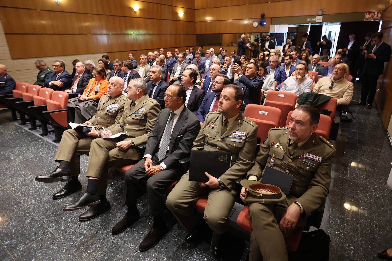 Fotos: Córdoba y la Base Logística del Ejército buscan inversores en Málaga