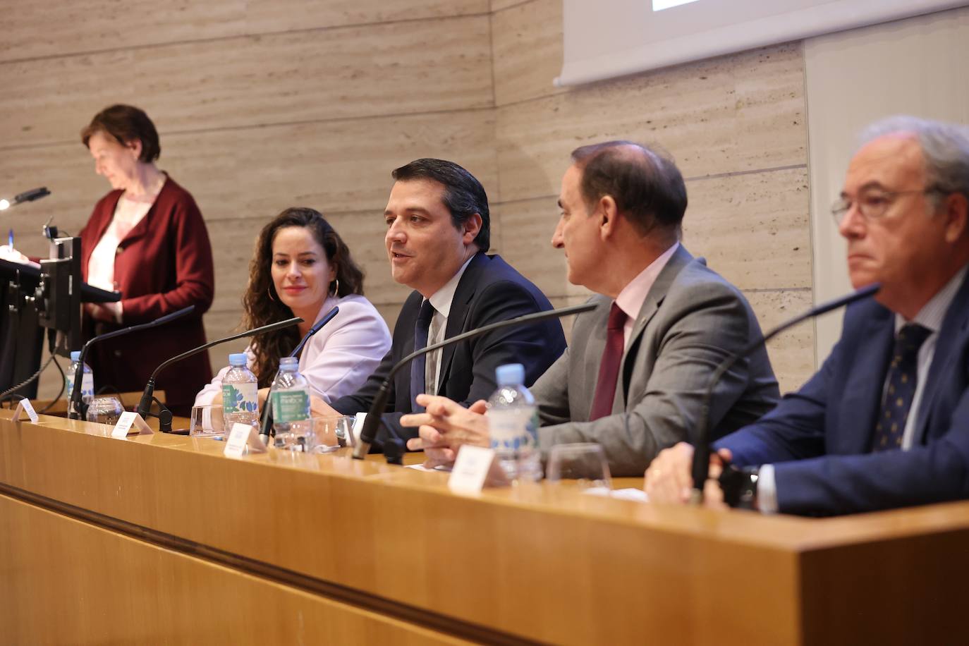 Fotos: Córdoba y la Base Logística del Ejército buscan inversores en Málaga