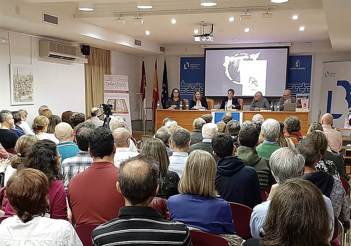 Un momento de la presentación del nuevo libro de Enrique Sánchez Lubián en la Biblioteca