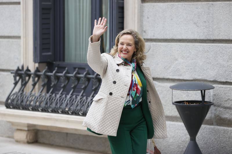 La vicepresidenta primera en funciones, Nadia Calviño, llega al Congreso, donde se celebra el primer día del debate de investidura del líder del PSOE, Pedro Sánchez