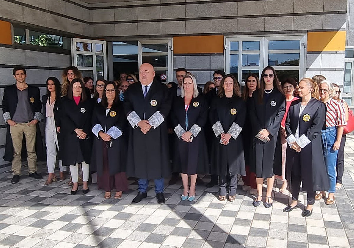 Concentración de  jueces, fiscales, letrados y funcionarios en Arona (Tenerife)