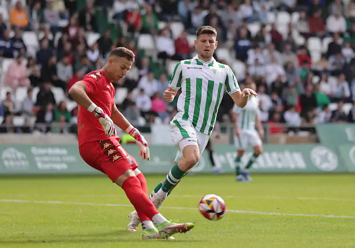 Alberto Toril durante un partido con el Córdoba esta temporada