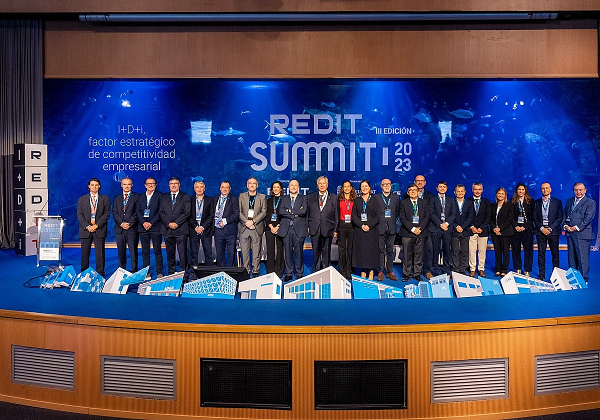 Foto de familia de la Red de Institutos Tecnológicos de la Comunidad Valenciana en el Redit Summit 2023