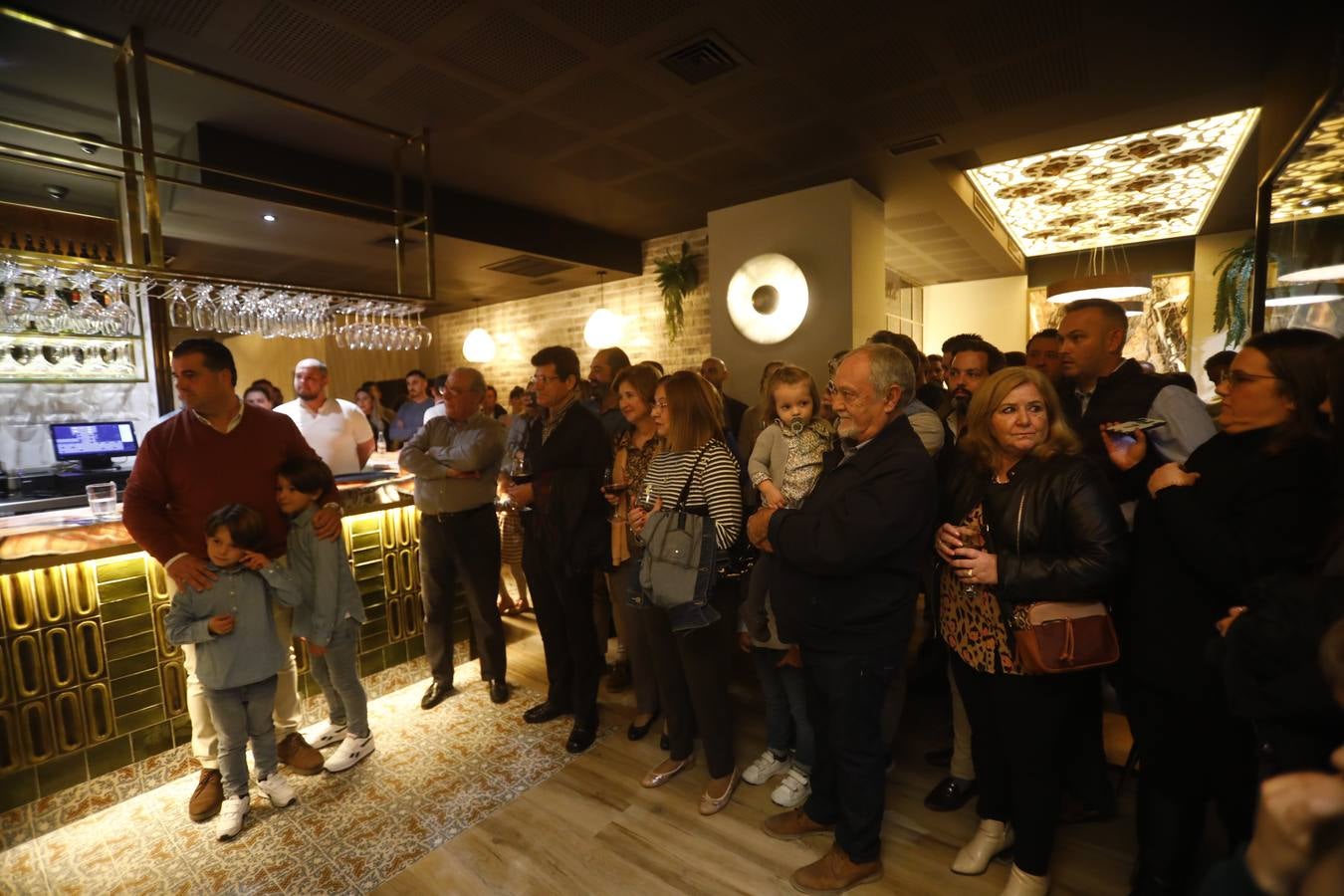 La esperada inauguración de la nueva Taberna la Bodeguilla, en imágenes