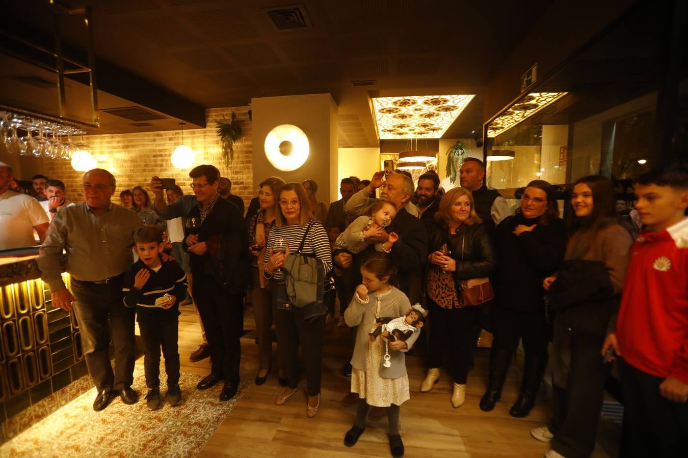 La esperada inauguración de la nueva Taberna la Bodeguilla, en imágenes