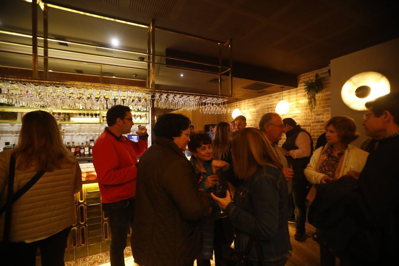 La esperada inauguración de la nueva Taberna la Bodeguilla, en imágenes