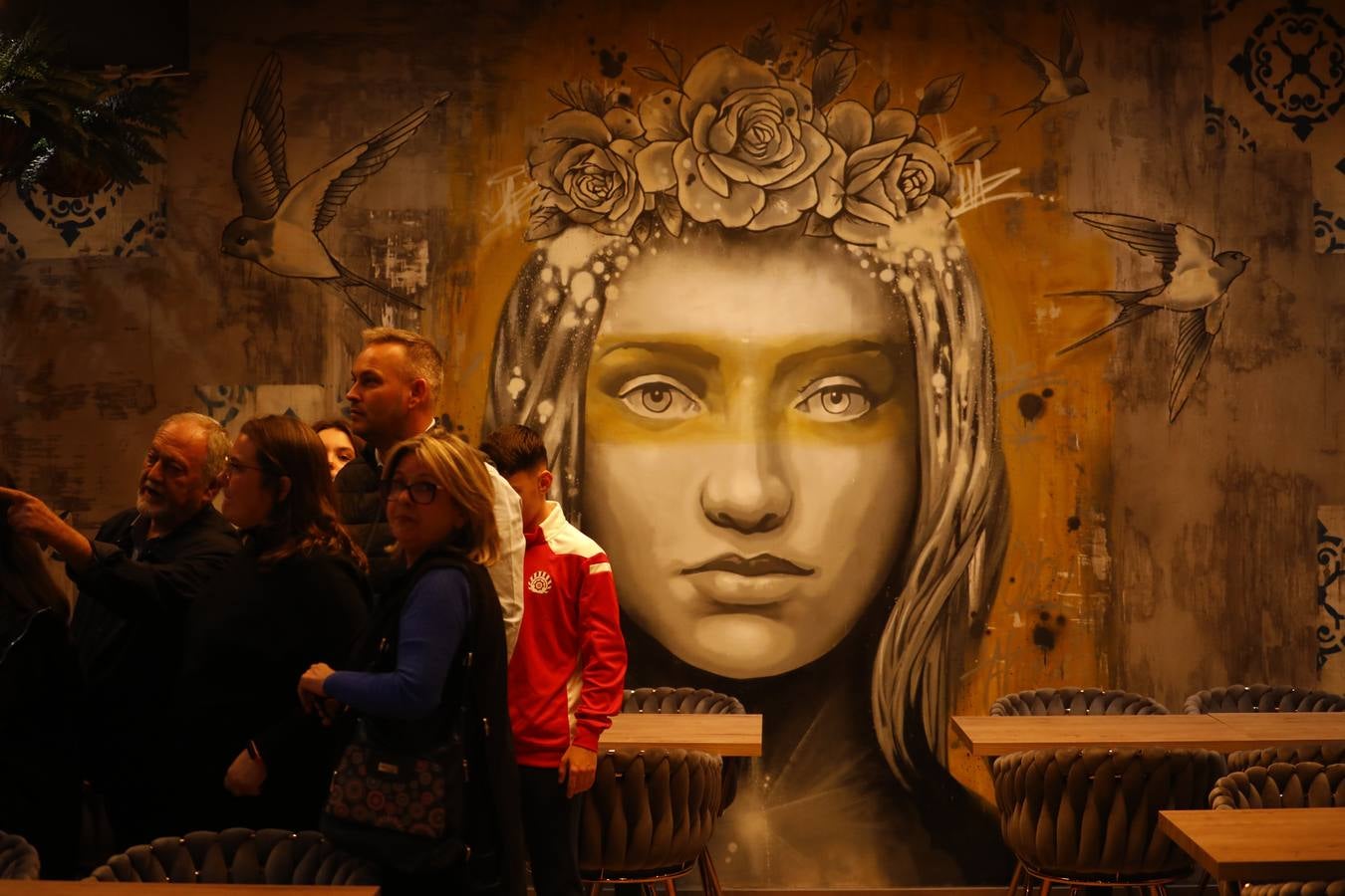 La esperada inauguración de la nueva Taberna la Bodeguilla, en imágenes