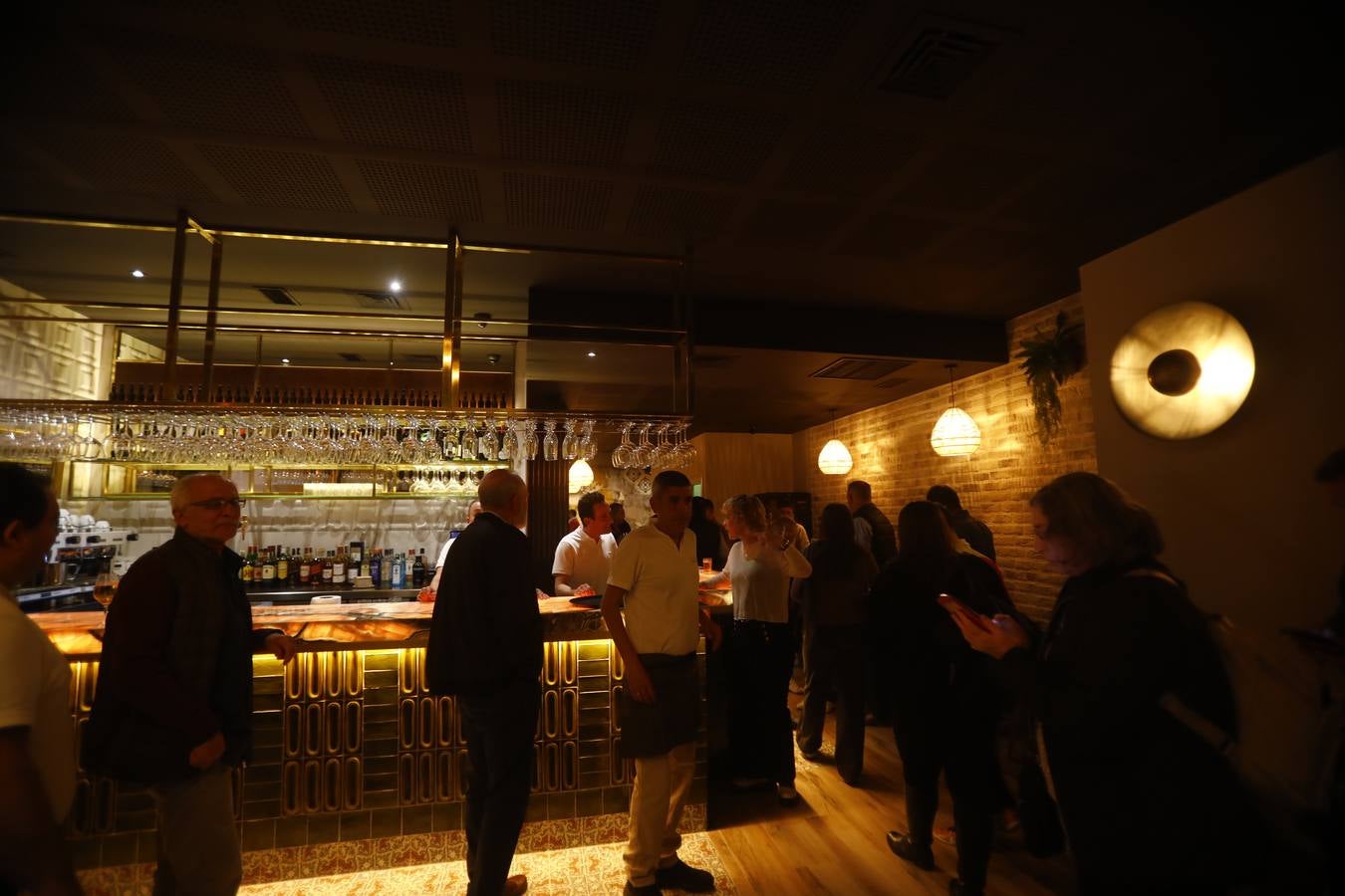 La esperada inauguración de la nueva Taberna la Bodeguilla, en imágenes