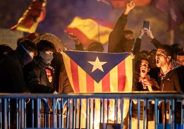 La Policía blinda el Congreso, pero siguen las algaradas en Ferraz