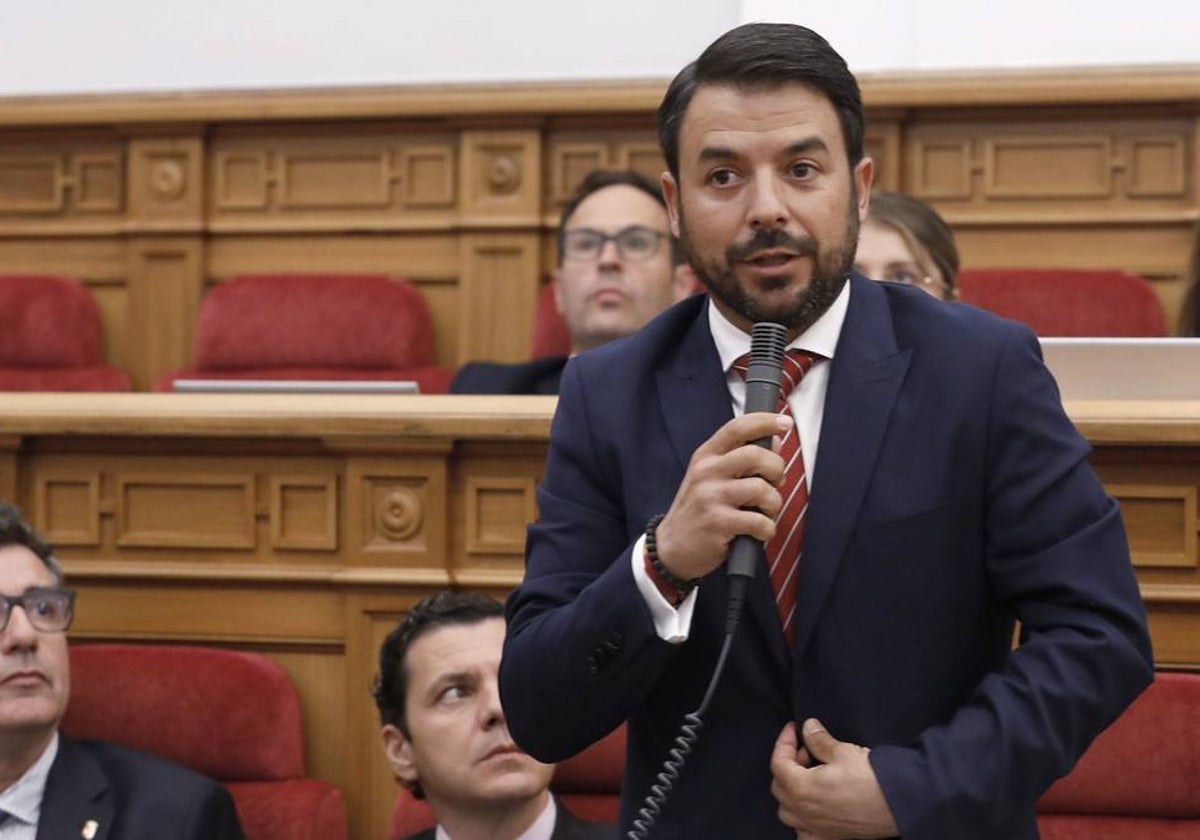 El presidente de Vox, Iván Sánchez en una intervención en las Cortes regionales