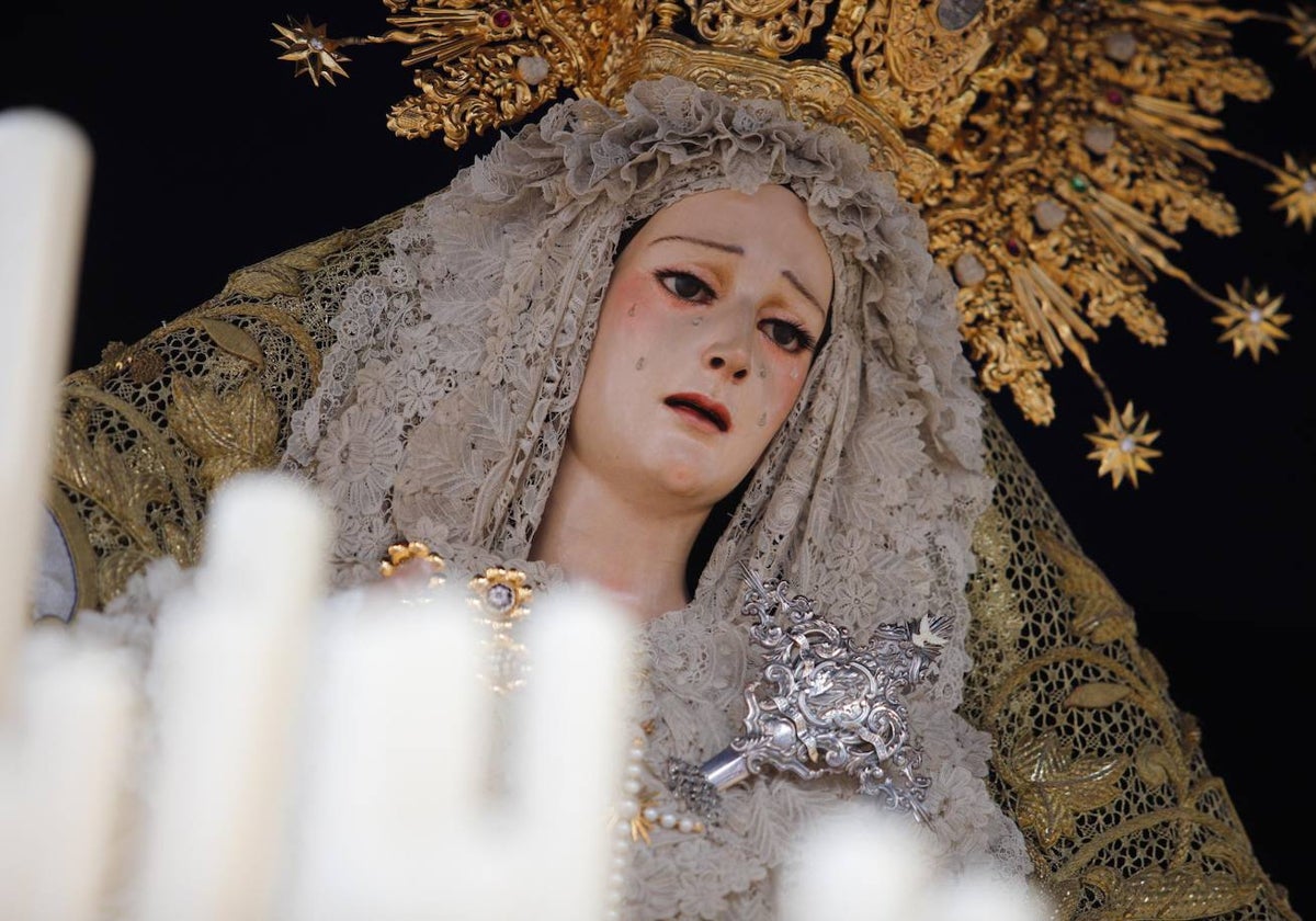 La Virgen de la Piedad, durante la estación de penitencia del Martes Santo