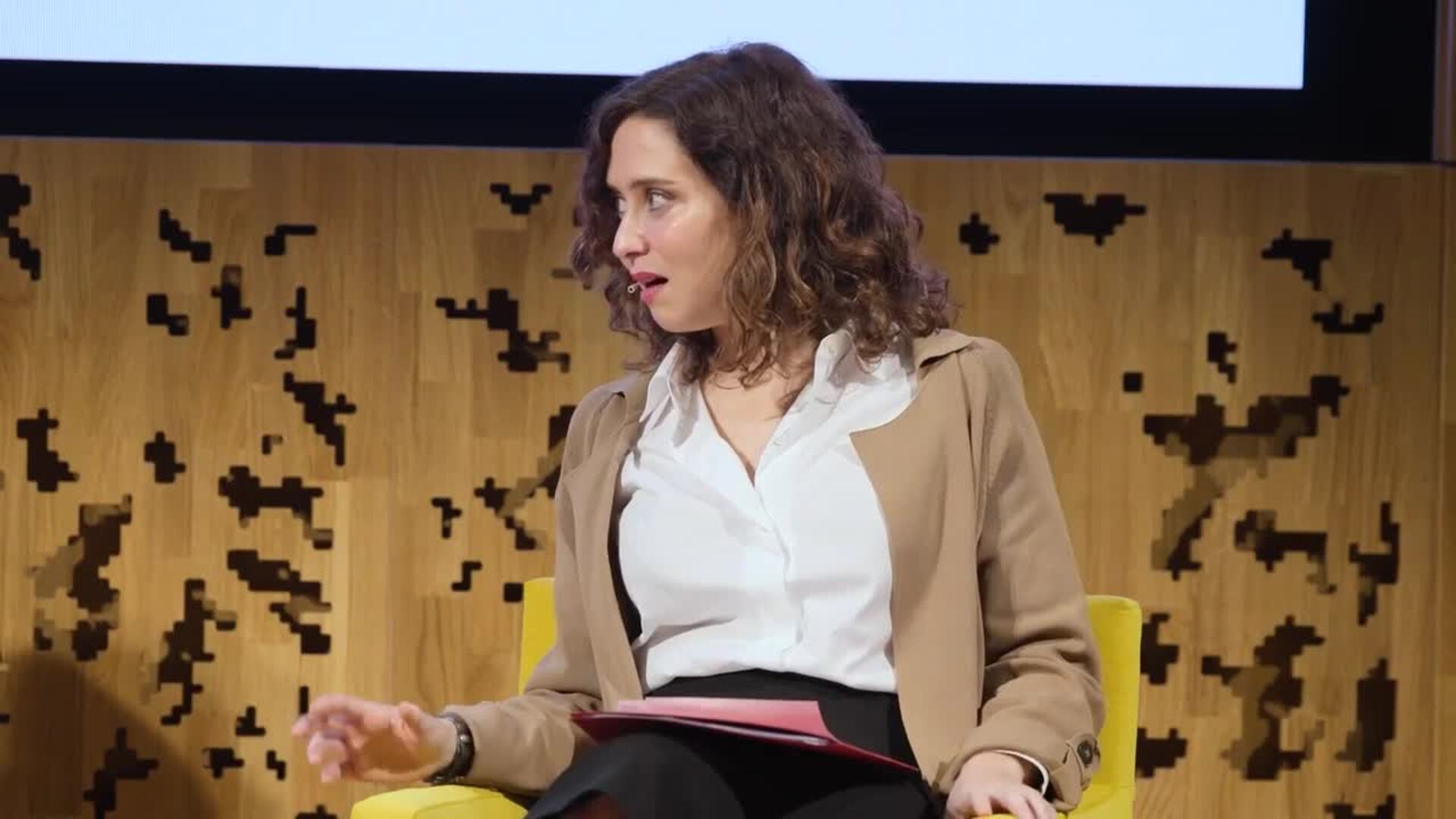 Ayuso cree que el nuevo Gobierno de Sánchez será &quot;irrelevante&quot;: &quot;El problema es otro&quot;