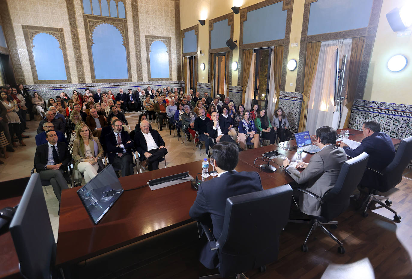 El foro del PP de Córdoba sobre la ley de amnistía, en fotos