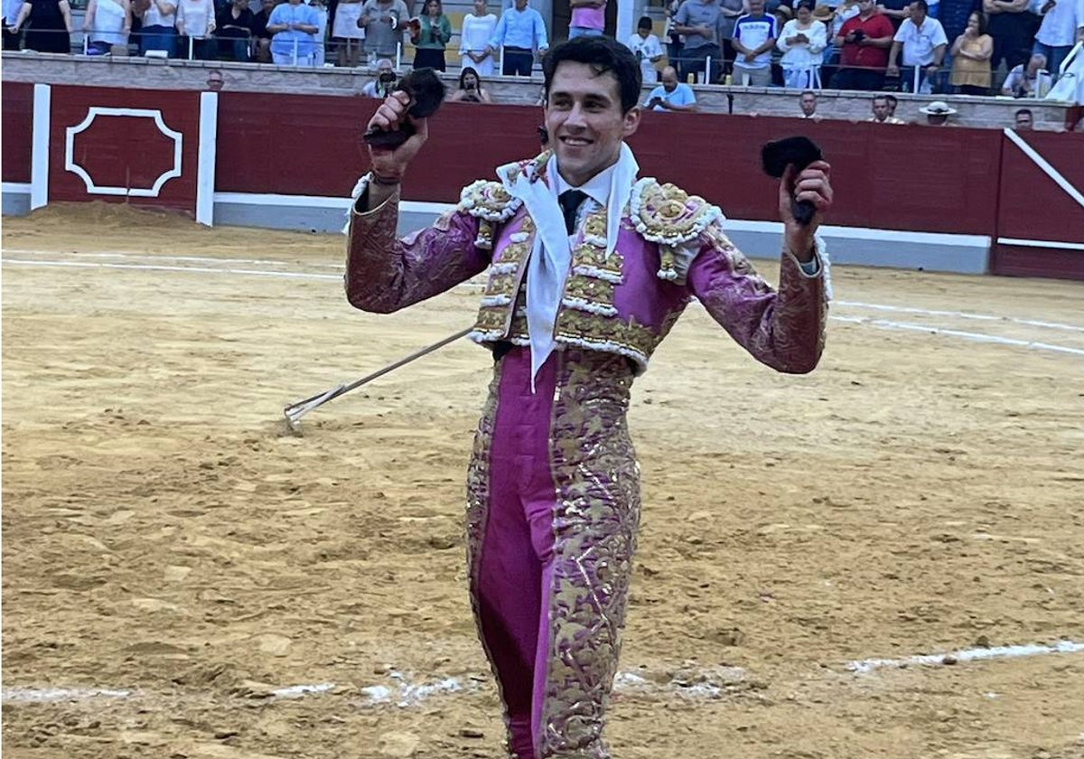 Molina, con dos orejas en Villaseca, donde ganó el premio a la mejor faena