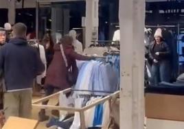 Una mujer siembra el caos en una tienda de ropa en Burgos: «¡Voy a muerte!»