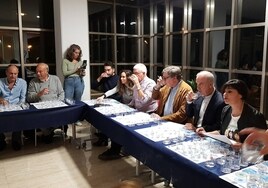 Cata de agua «a ciegas» en Alicante para una treintena de profesionales médicos