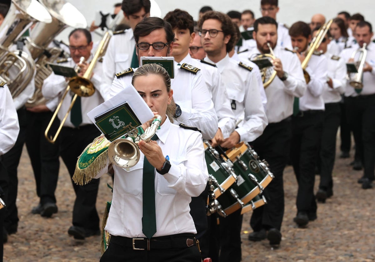 Músicos de la banda de la Esperanza, durante la procesión de la Divina Pastora de Capuchinos en septiembre