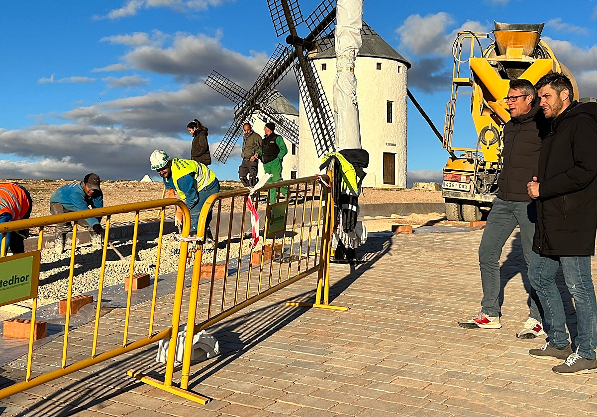 La Sierra de los Molinos de Campo de Criptana encara el final de sus obras de accesibilidad, que acaban esta semana