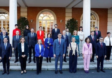 El nuevo Consejo de Ministros se reúne por primera vez, en imágenes
