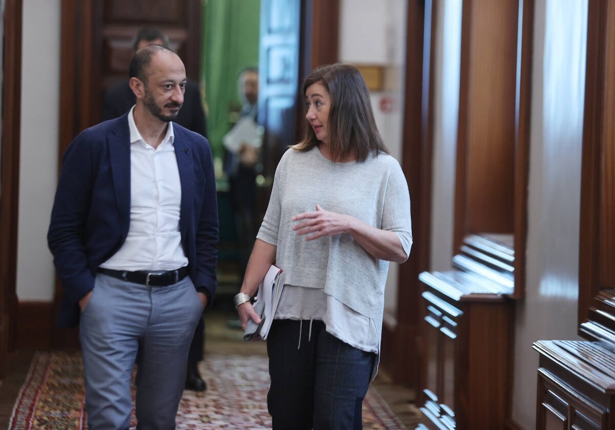 El vicepresidente primero de la Mesa del Congreso, Alfonso Rodríguez Gómez de Celis, y la presidenta de la Cámara Baja, Francina Armengol, ambos socialistas, a su llegada este jueves a la Junta de Portavoces