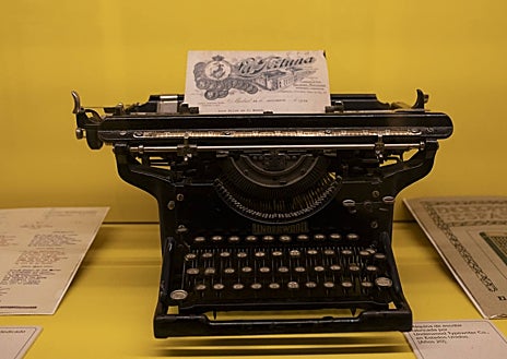 Imagen secundaria 1 - Escenas de la vida y de los objetos cotidianos de los años XX expuestos en la muestra