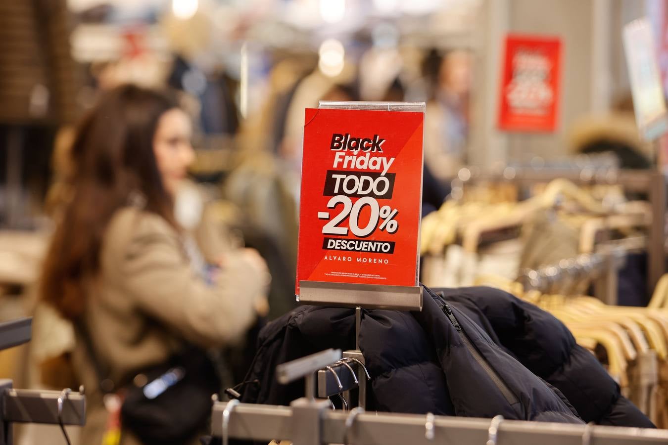 Fotos: ambientazo en la calle en busca de las ofertas del Black Friday en Córdoba